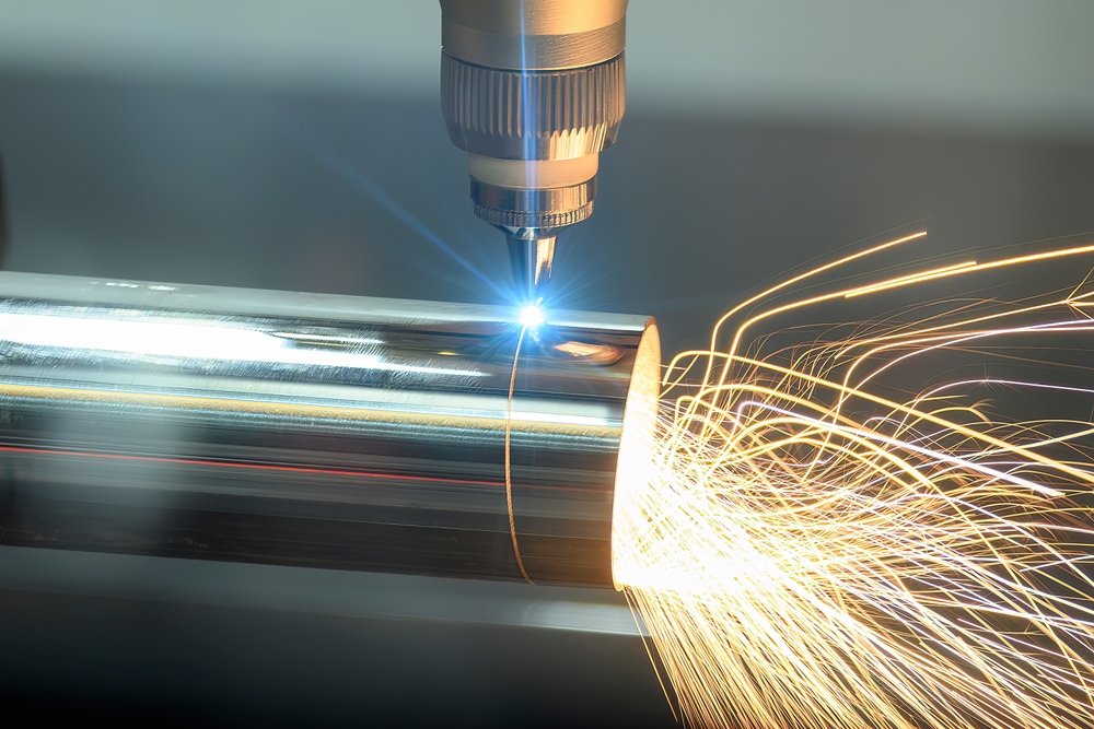 Close,up,scene,the,fiber,laser,cutting,machine,cut,the